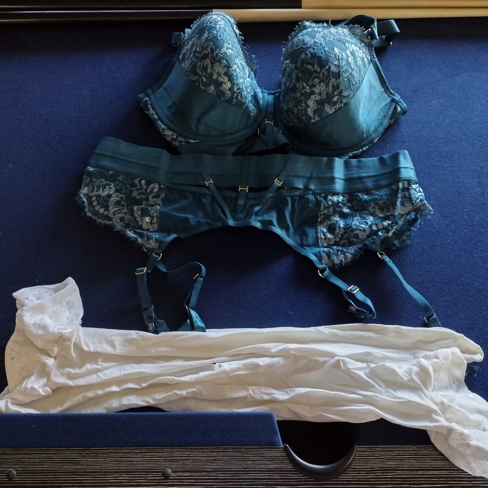 Bra and garter belt set